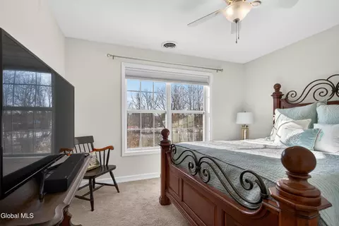 150 Paddock Cir, Schenectady, NY 12306 photo 16