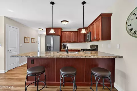 150 Paddock Cir, Schenectady, NY 12306 photo 6