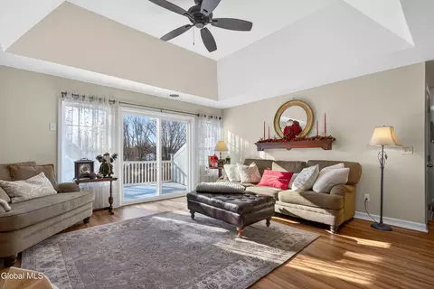 150 Paddock Cir, Schenectady, NY 12306 photo 9