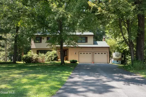 9 Northwood Dr, Ballston Spa, NY 12020