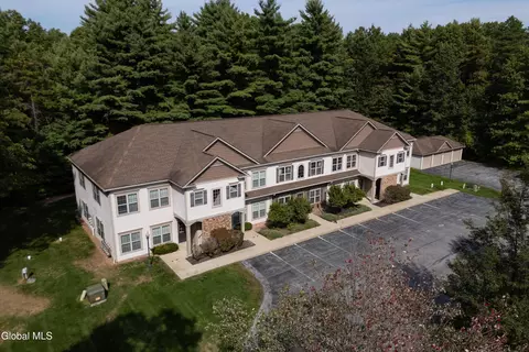 16 Lancaster Pl, Ballston Spa, NY 12020