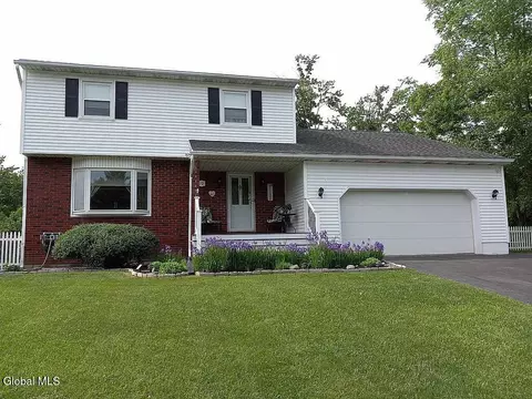 10 Brookside Ct, Latham, NY 12110