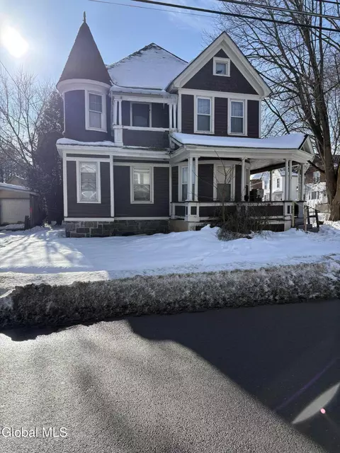 16 Briggs St, Johnstown, NY 12095