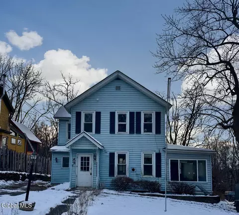 43 Summit St, Hudson, NY 12534