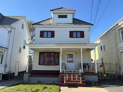 817 Holland Rd, Schenectady, NY 12303