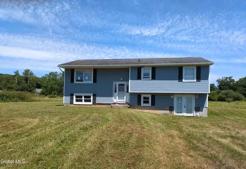 45 Twisted Tree Ln, West Coxsackie, NY 12192