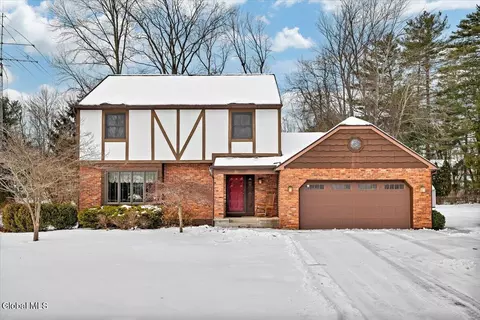 767 Huntingdon Dr, Niskayuna, NY 12309