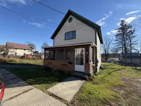 6 John St, Ticonderoga, NY 12883