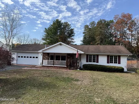 47 Pinewood Rd, Queensbury, NY 12804