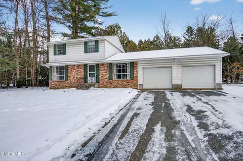 12 Pine Tree Pl, Clifton Park, NY 12065