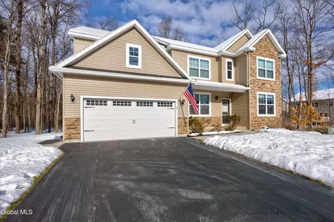 48 Timber Creek Dr, Ballston Lake, NY 12019