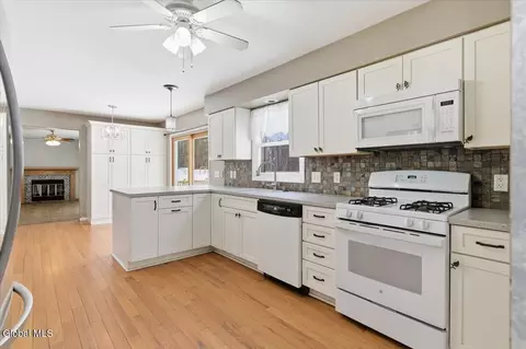 Kitchen - 36 Dunwoodie Rd, Glenmont, NY 12077 photo 2 of 4