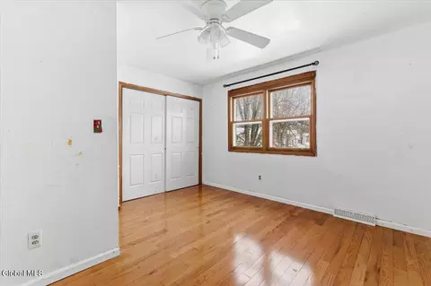 Bedroom - 36 Dunwoodie Rd, Glenmont, NY 12077 photo 2 of 6