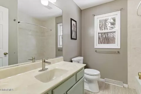 Bath - 36 Dunwoodie Rd, Glenmont, NY 12077 photo 4 of 4