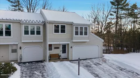 9 North Ct, Queensbury, NY 12804
