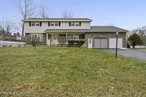 798 Downing St, Niskayuna, NY 12309