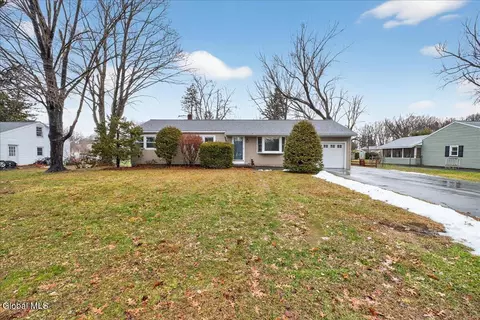 15 Cornelia Ave, Ballston Lake, NY 12019