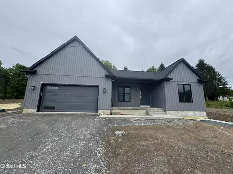 71 Guiliana Blvd, Wynantskill, NY 12198