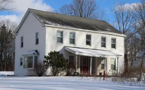 295 W Sand Lake Rd, Wynantskill, NY 12198