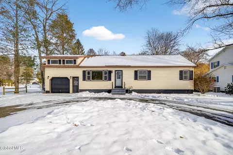 271 Vly Rd, Niskayuna, NY 12309