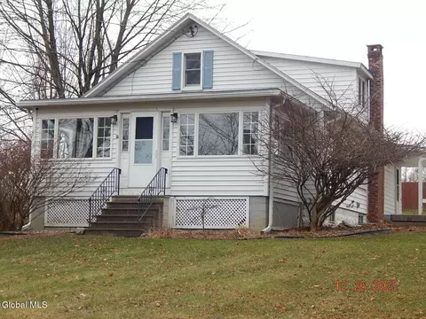 118 Ingalside Rd, Greenville, NY 12083
