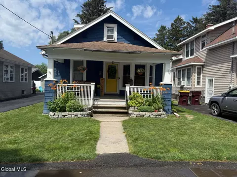 17 Wayne St, Troy, NY 12180