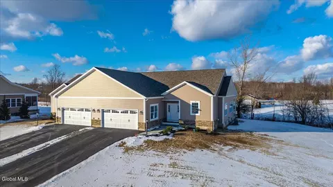 1 Elena Ct, Halfmoon, NY 12118