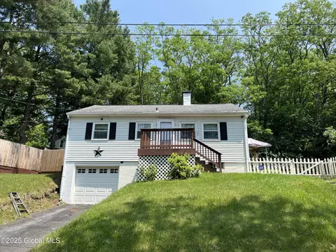 270 Wayne St, Troy, NY 12180