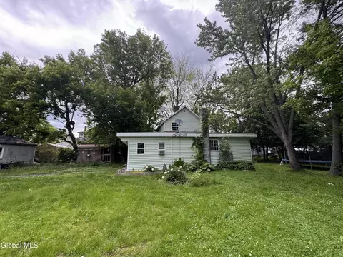 7 Clearwater St, Ravena, NY 12143