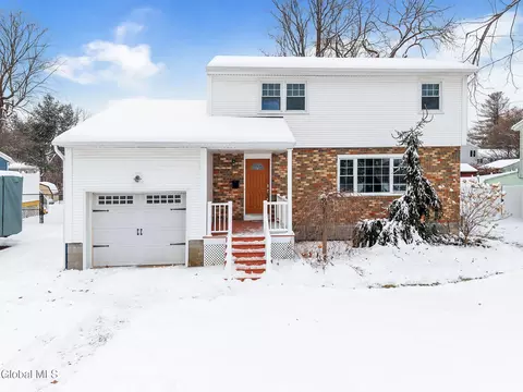 65 Wood Ter, Albany, NY 12208