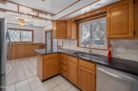Kitchen - 7 Mullen Dr, Schenectady, NY 12306 photo 4 of 4