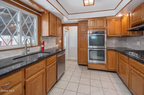 Kitchen - 7 Mullen Dr, Schenectady, NY 12306 photo 3 of 4