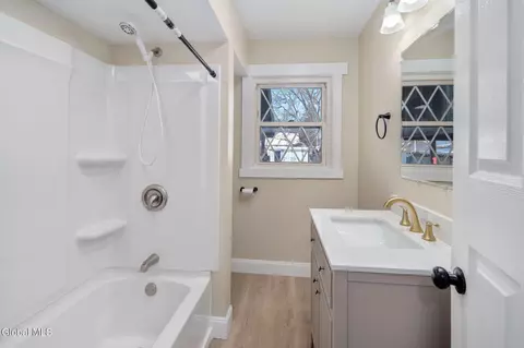 Bath - 7 Mullen Dr, Schenectady, NY 12306 photo 1 of 3