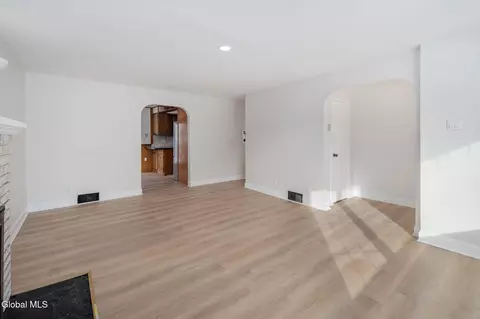 Living - 7 Mullen Dr, Schenectady, NY 12306 photo 1 of 3