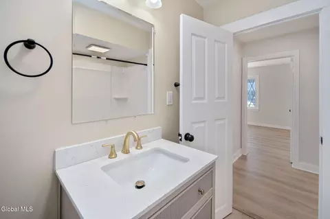 Bath - 7 Mullen Dr, Schenectady, NY 12306 photo 2 of 3