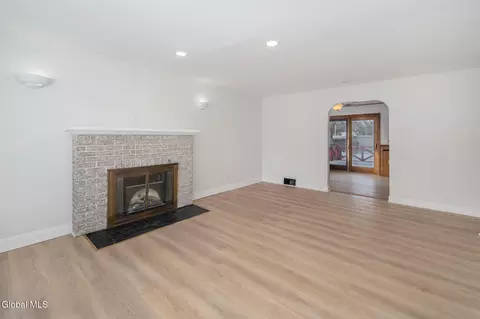 Living - 7 Mullen Dr, Schenectady, NY 12306 photo 2 of 3
