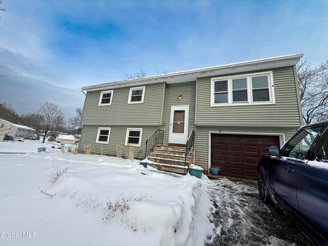224 Newport Ct, Voorheesville, NY 12186