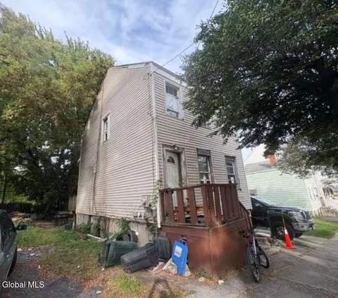29 Emmett St, Albany, NY 12204