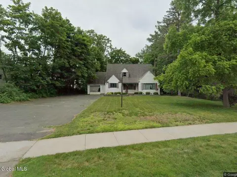 572 Loudon Rd, Latham, NY 12110