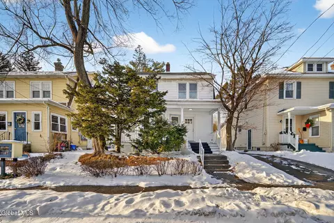 32 Eileen St, Albany, NY 12203