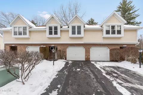 4020 Chaucer Pl, Slingerlands, NY 12159