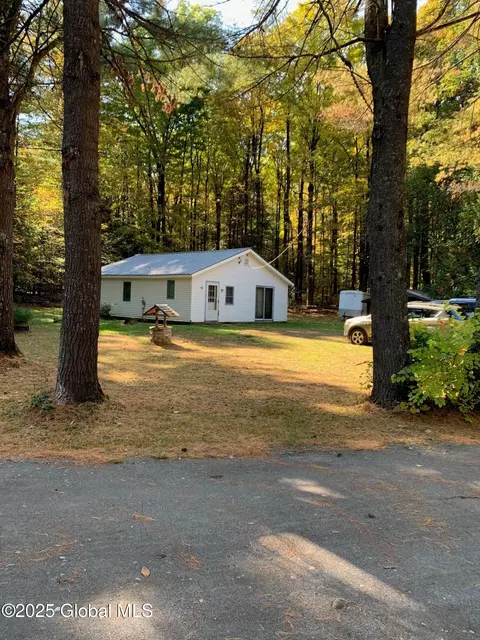 326 Middle Rd, Crown Point, NY 12928