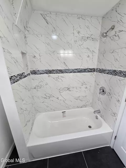 Bath - 6 Elbert St, Schenectady, NY 12304 photo 3 of 3