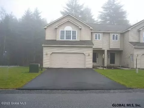 28 Secretariat Ln, Saratoga Springs, NY 12866