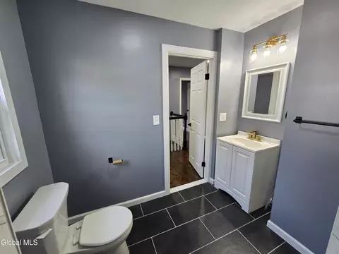 Bath - 910 Gerling St, Schenectady, NY 12308 photo 2 of 3