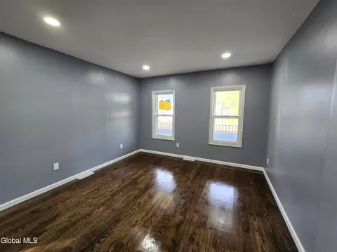 Living - 910 Gerling St, Schenectady, NY 12308 photo 4 of 5