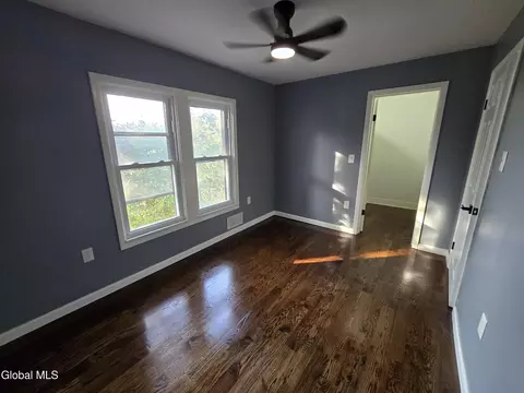 Bedroom - 910 Gerling St, Schenectady, NY 12308 photo 3 of 4