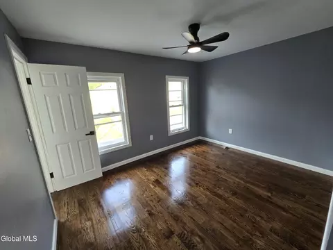 Bedroom - 910 Gerling St, Schenectady, NY 12308 photo 4 of 4