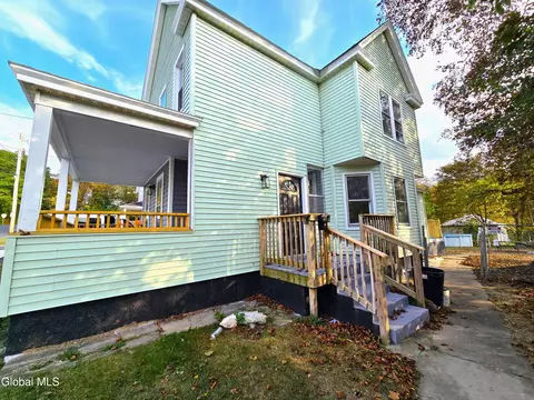 Exterior - 910 Gerling St, Schenectady, NY 12308 photo 3 of 9