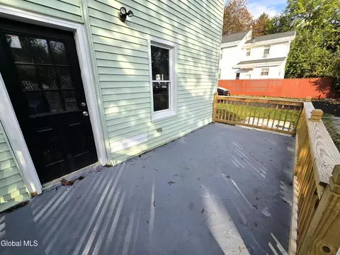 Exterior - 910 Gerling St, Schenectady, NY 12308 photo 7 of 9